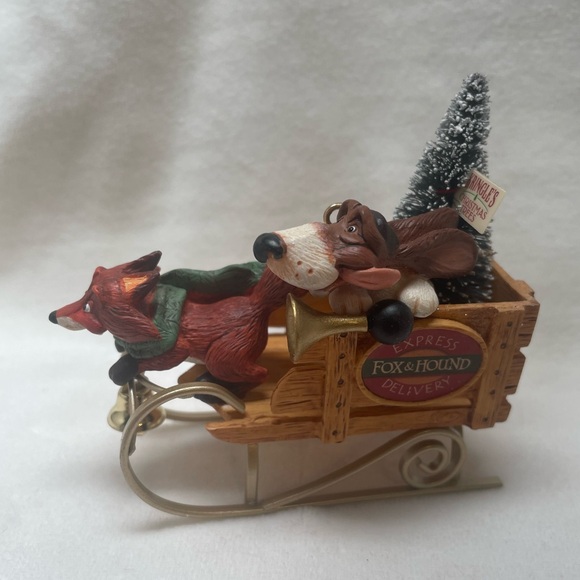 Fox & Hound Deliver Hallmark Ornament - Picture 9 of 12